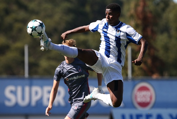 El delantero del FC Porto, Junior Joao Maleck Robles, en acción durante el partido de la UEFA Youth League entre el FC Porto y el Besiktas JK en el Centro de Estágios do Olival, el 13 de septiembre de 2017 en Olival, Portugal | Fuente: Getty Images