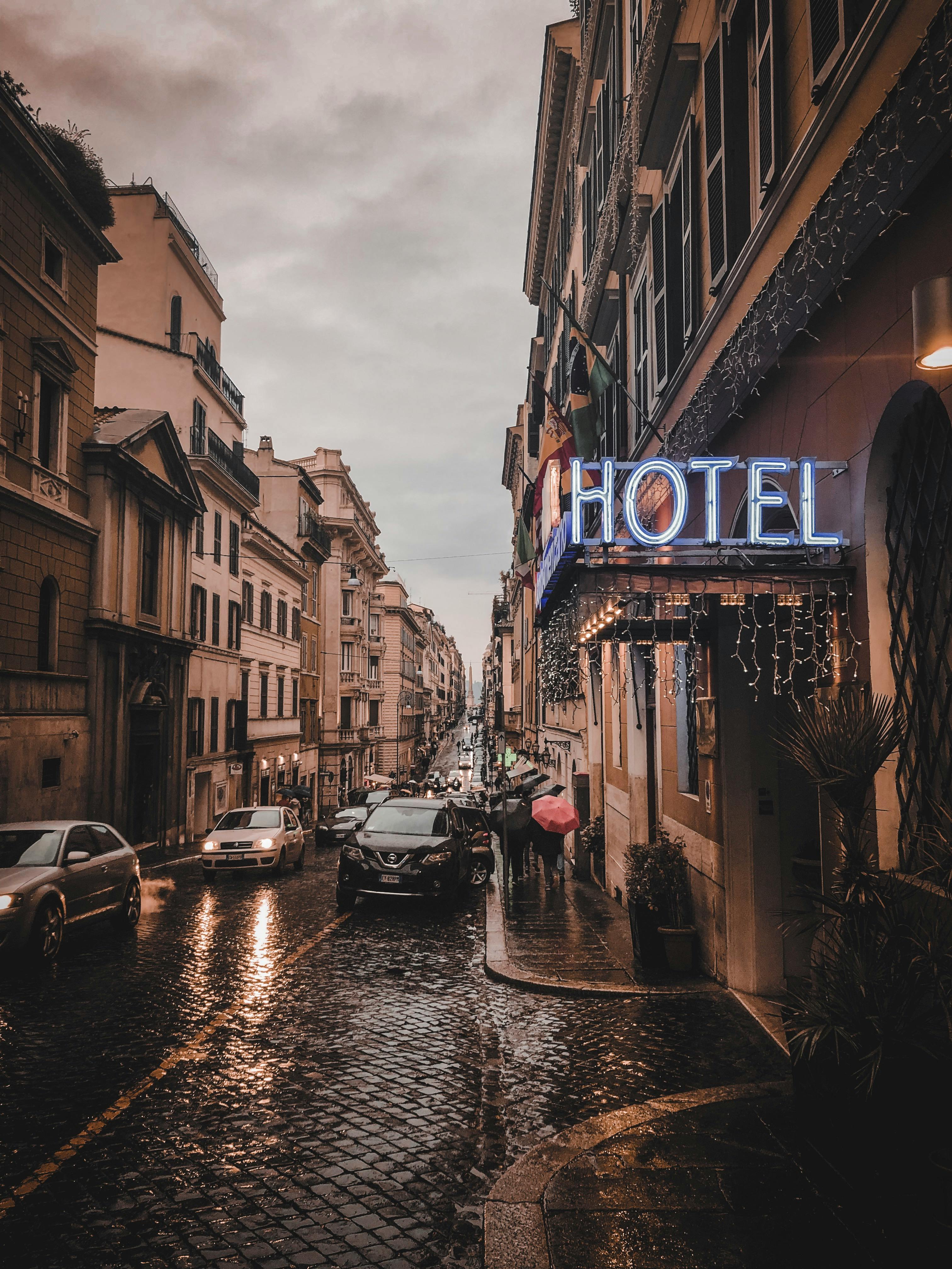 El exterior de un hotel | Fuente: Pexels