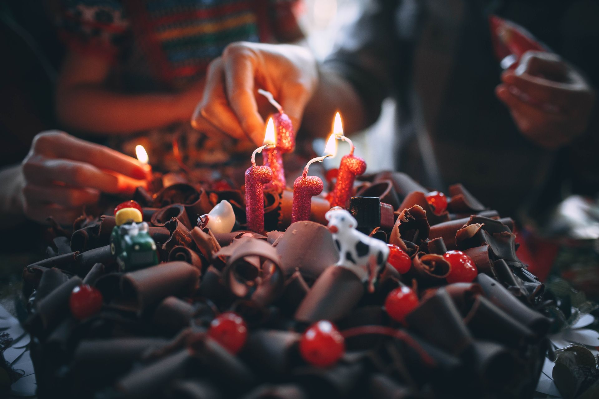 A person lighting candles | Source: Pexels