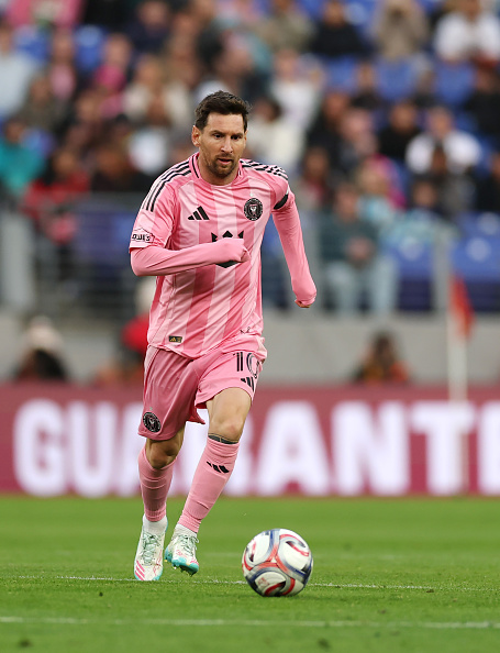Lionel Messi, número 10 del Inter Miami CF, controla el balón durante el partido de la MLS entre D.C. United e Inter Miami CF en el M&T Bank Stadium el 7 de marzo de 2026 en Baltimore, Maryland | Fuente: Getty Images