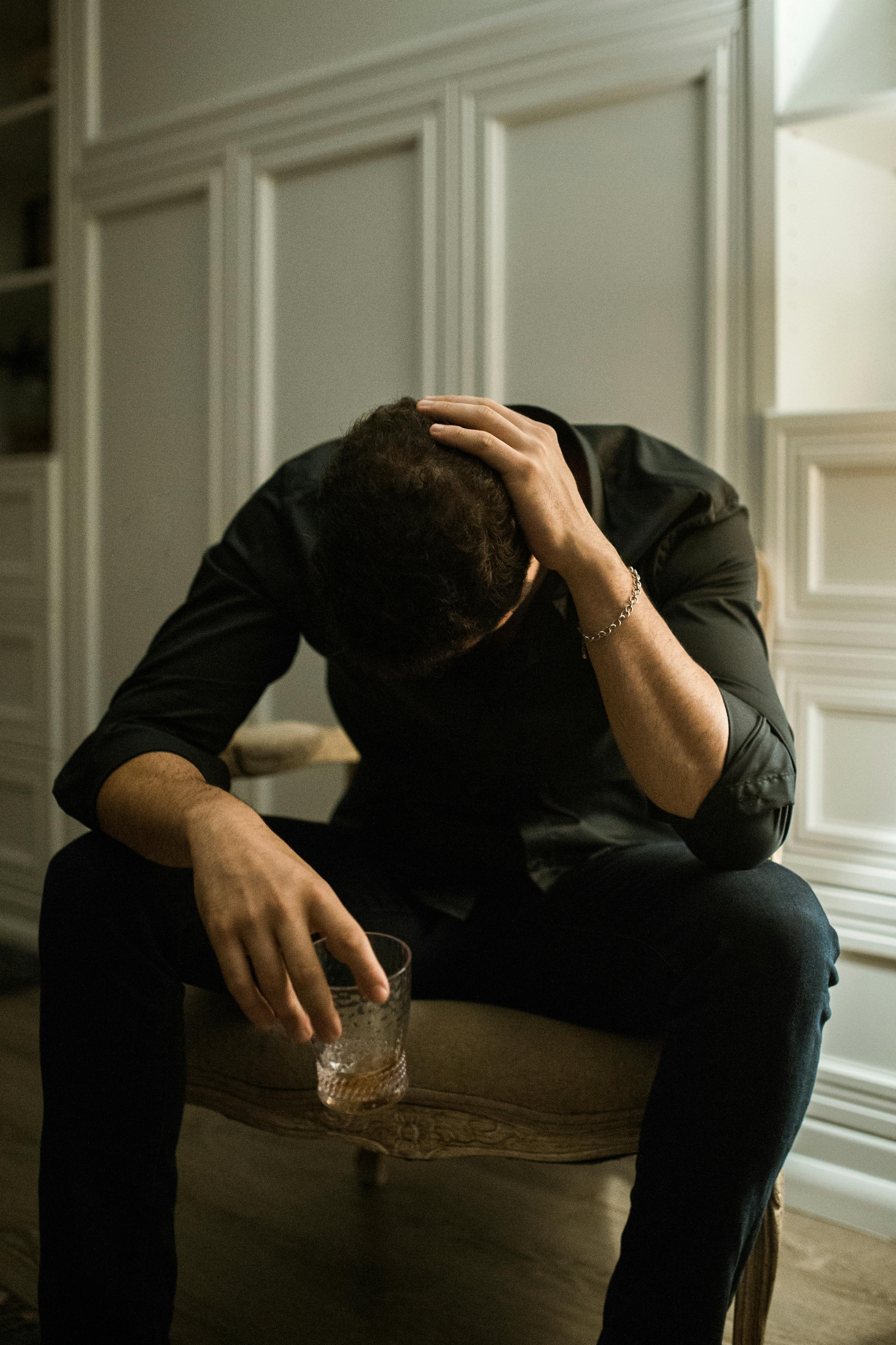 Un hombre estresado | Fuente: Pexels
