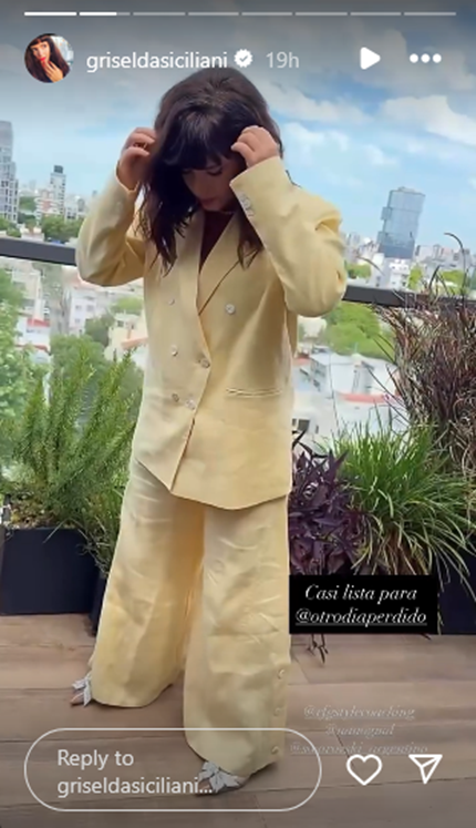 Griselda Siciliani mostrando su look para el programa de Mario Pergolini | Fuente: Instagram Stories/griseldasiciliani