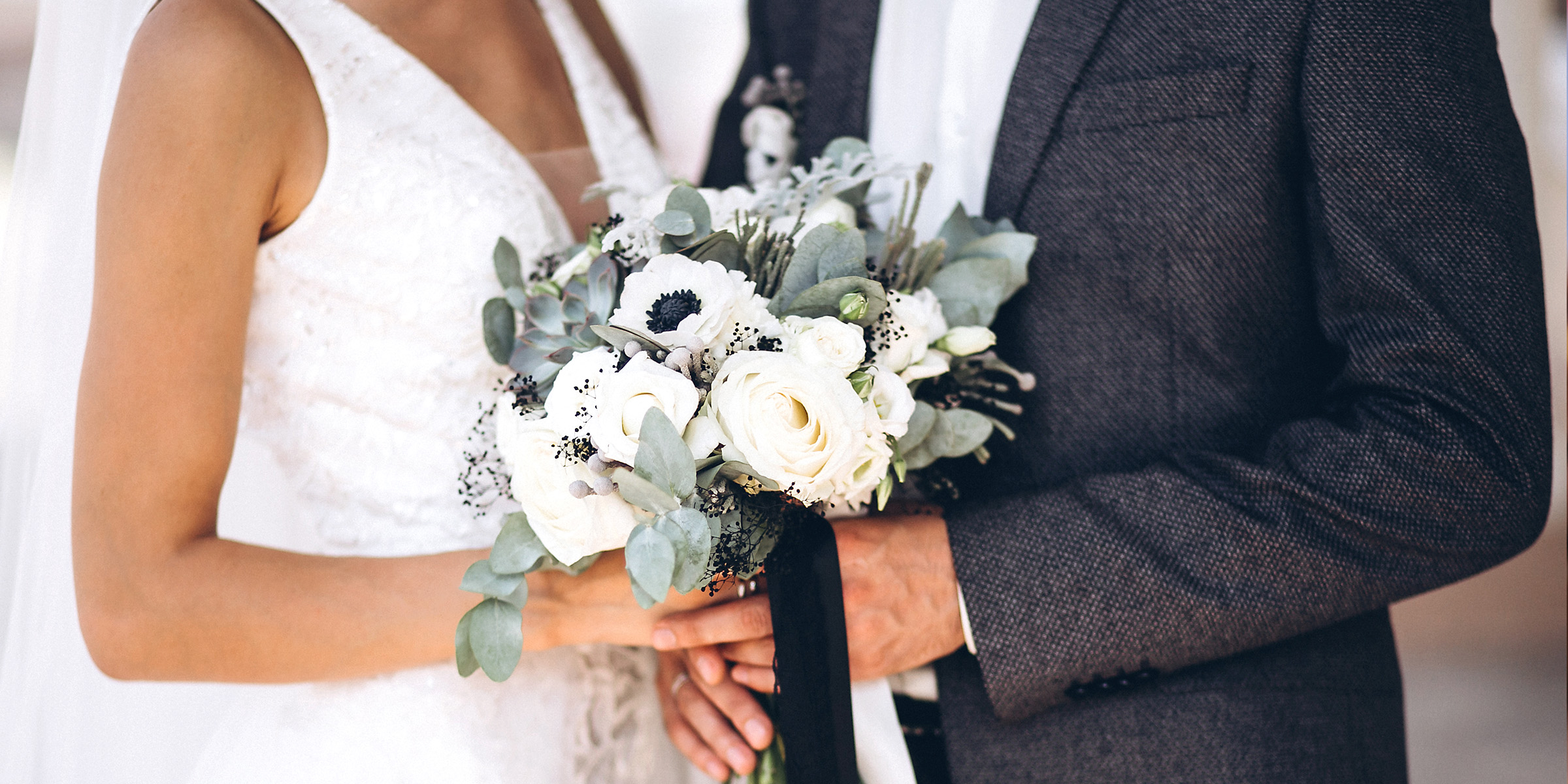 Una pareja el día de su boda | Fuente: Shutterstock