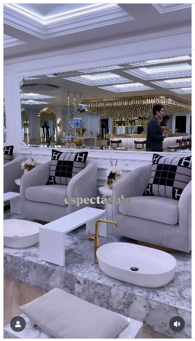 Interior del salón de belleza de "Micky Hair". | Fuente: instagram.com/micky_hair