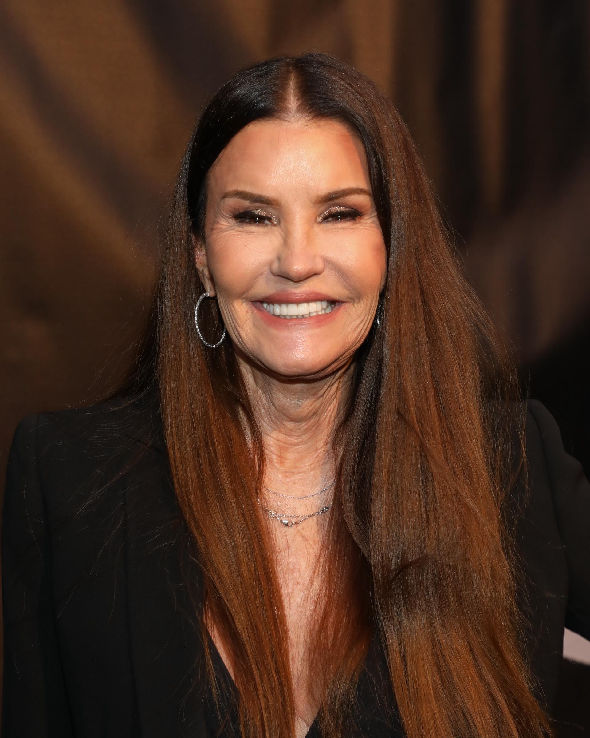 Janice Dickinson asiste a la fiesta de lanzamiento de B Ready Beauty Mobile el 19 de mayo de 2023, en Los Ángeles, California. | Fuente: Getty Images.