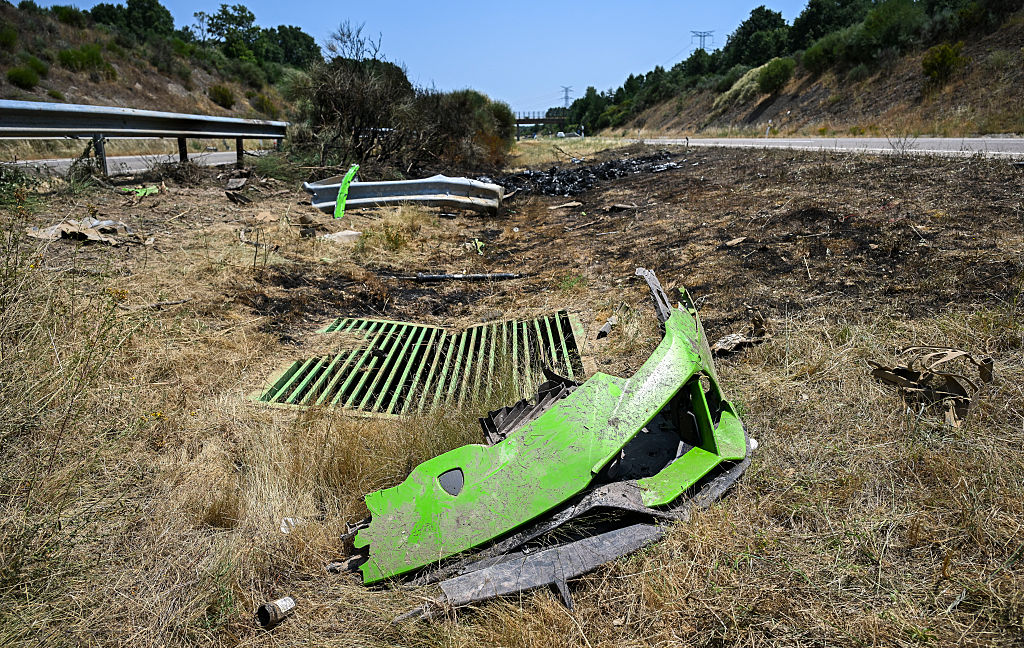 Lo que quedó del Lamborghini en el lugar del accidente el día después del siniestro. | Foto: Getty Images