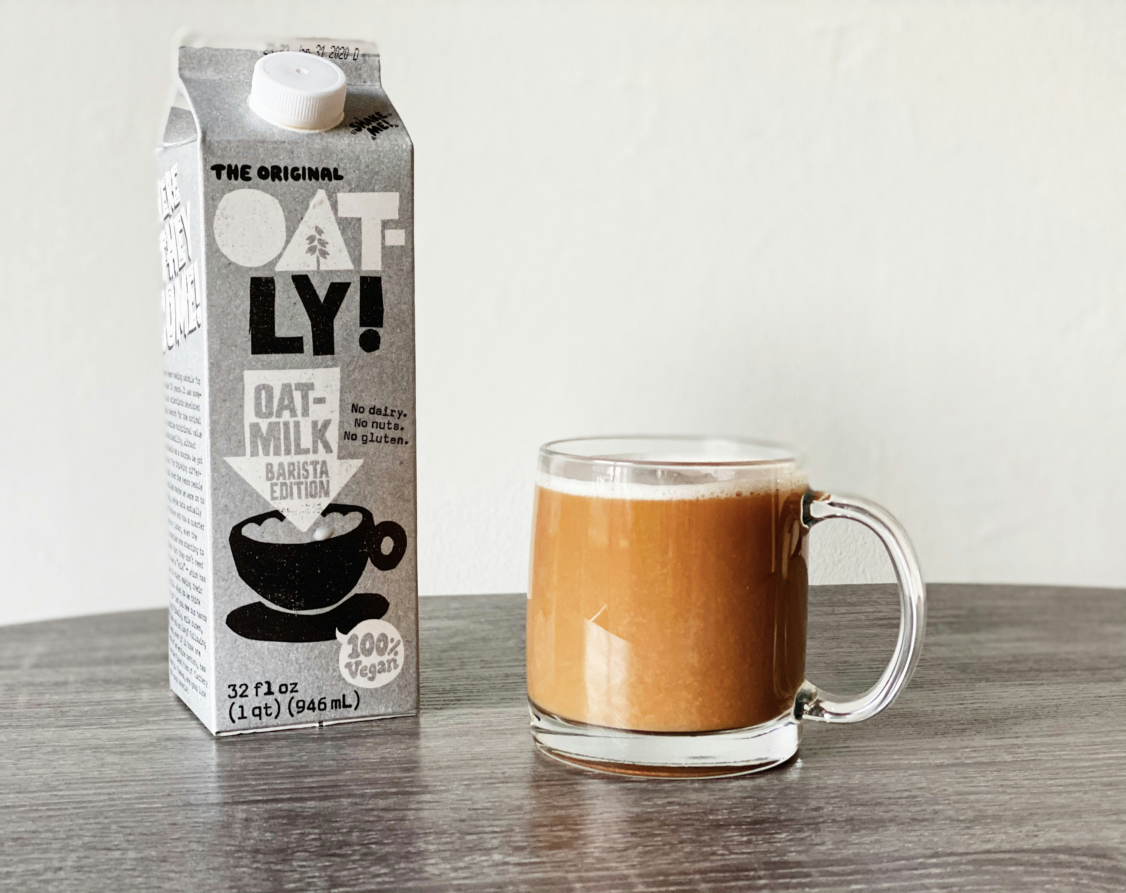 Un carton de leche sobre una mesa | Fuente: Unsplash