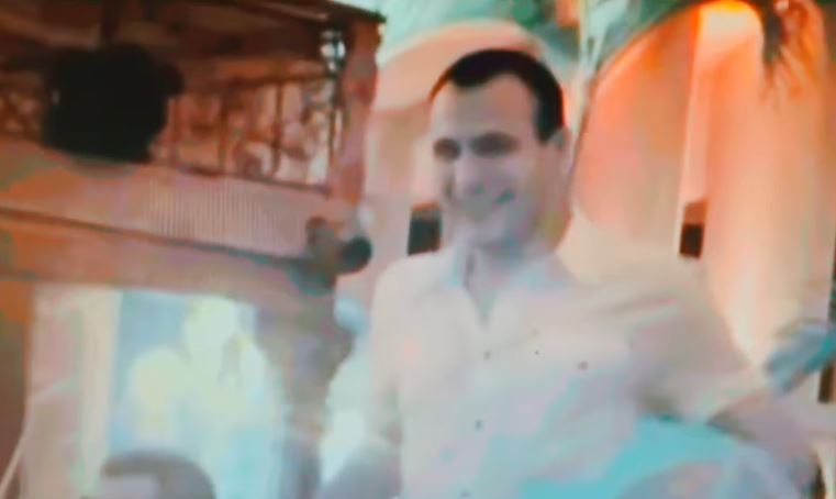 Imagen del video de Valentín Elizalde cantando con amigos "La mochila azul" | Fuente: Instagram/valentinelizalde_oficial