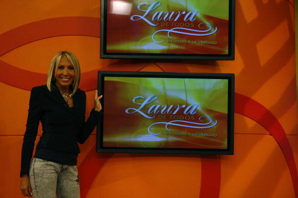 Laura Bozzo during the recordings of the second season of her TV Show 'Laura de Todos, sin miedo a la verdad' at the studios of Azteca TV on October 17, 2009 in Mexico City, Mexico | Fuente: Getty Images