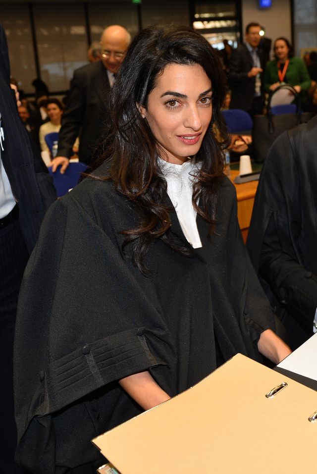 Amal Clooney en el Tribunal Europeo de Derechos Humanos el 28 de enero de 2015 en Estrasburgo, Francia | Fuente: Getty Images
