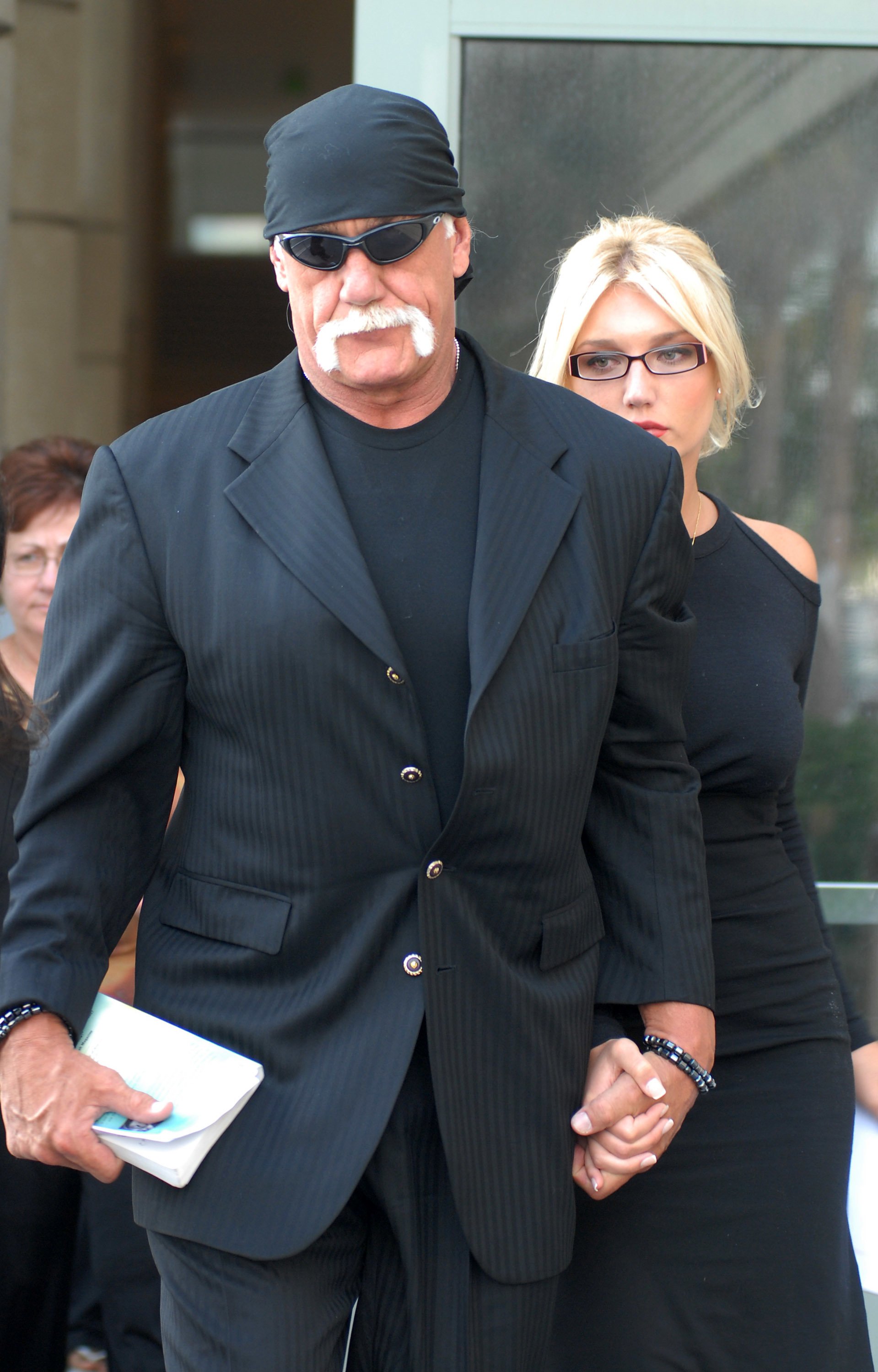 Hulk Hogan y su hija Brooke Hogan en Clearwater, Florida, el 9 de mayo de 2008. | Foto: Getty Images