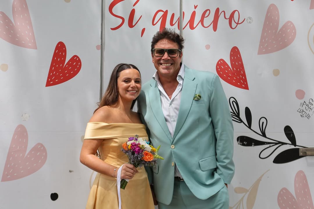 Martina Vignolo y Matías Alé durante su casamiento civil | Fuente: Instagram/martivignolo