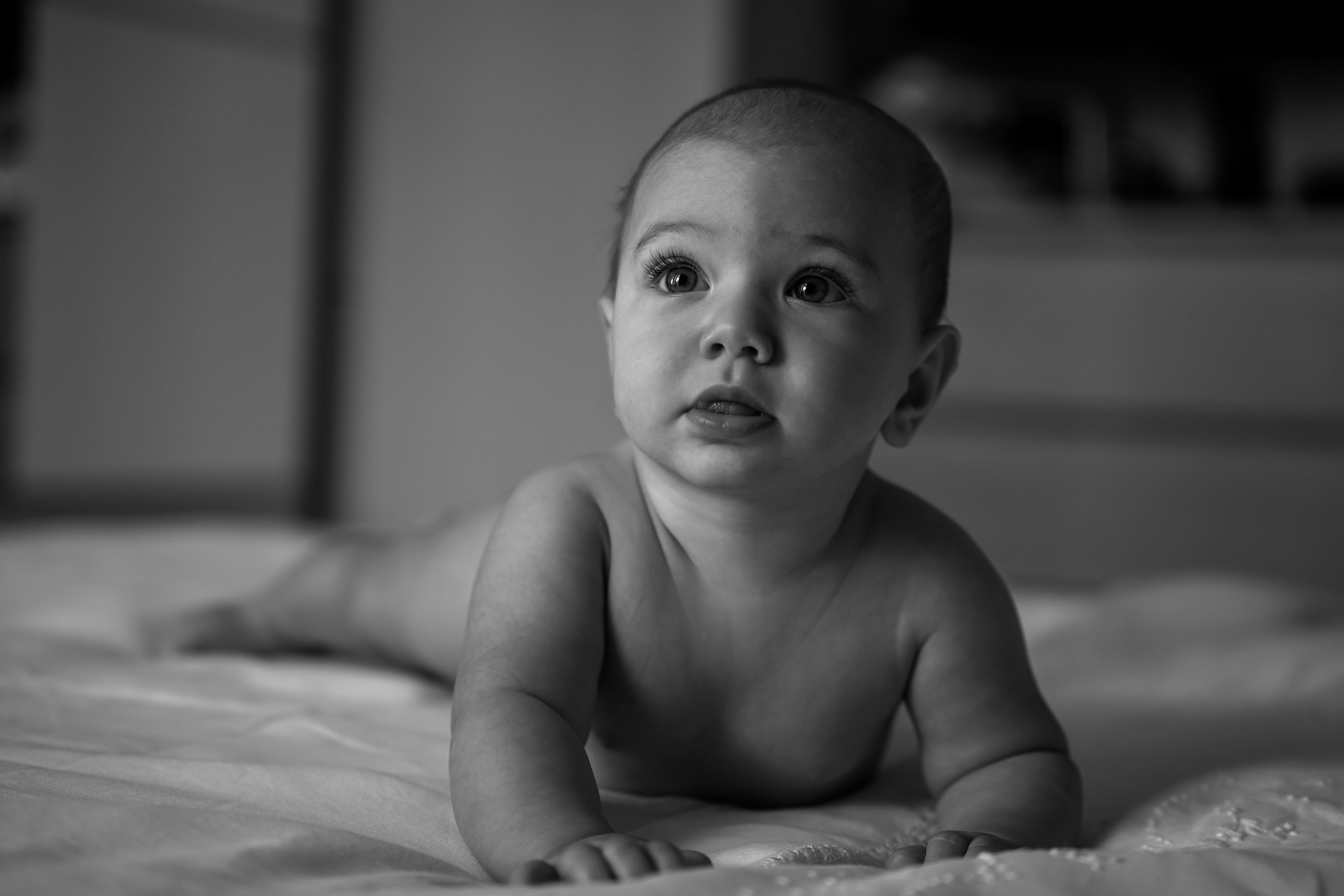 Bebé en una cama | Fuente: Pexels