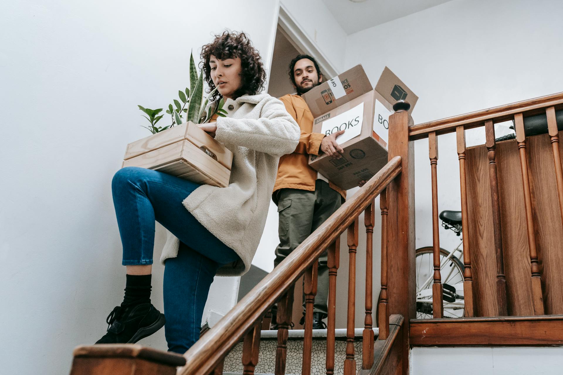 Una pareja mudándose | Fuente: Pexels