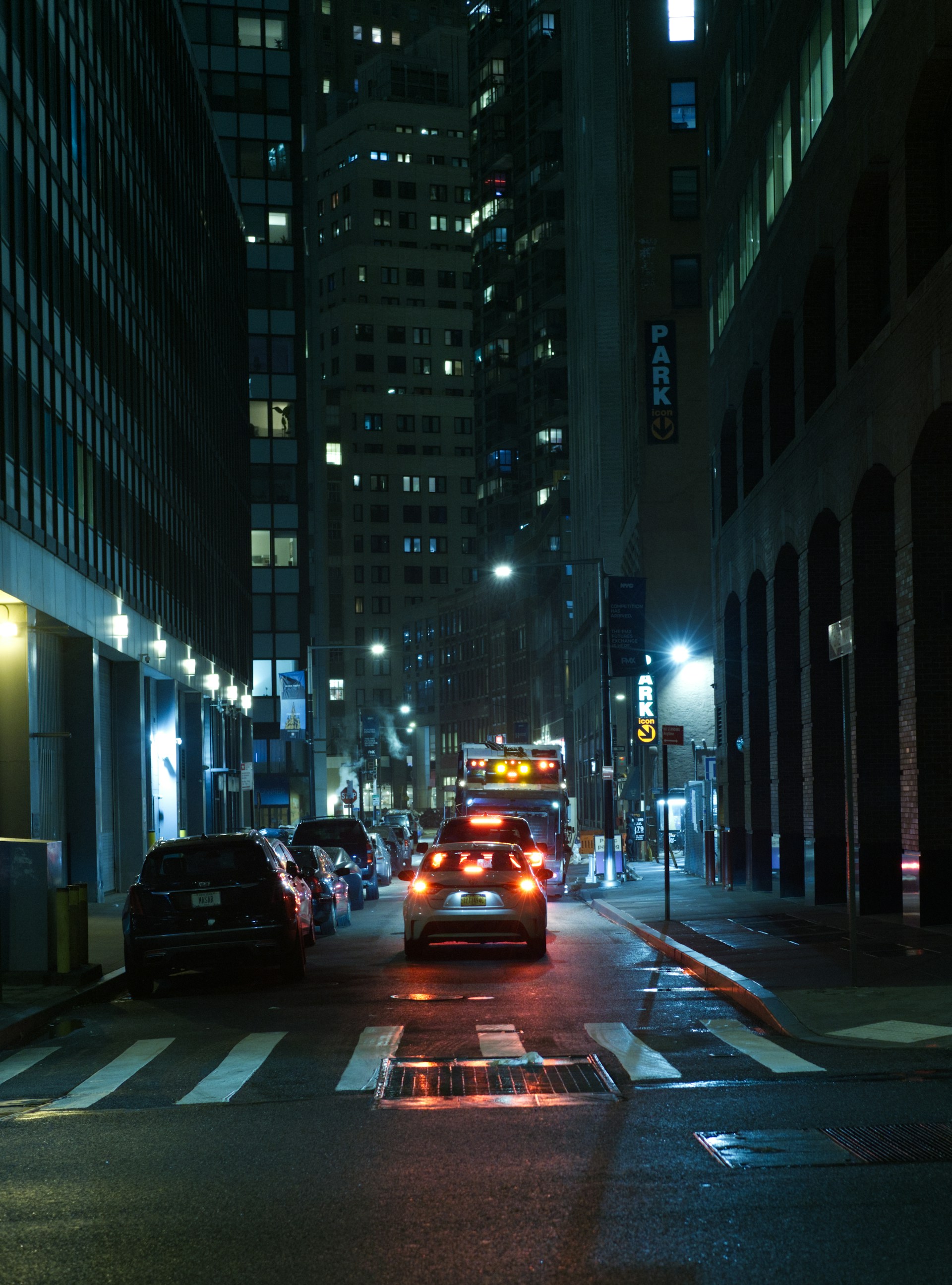 Tráfico nocturno | Fuente: Unsplash