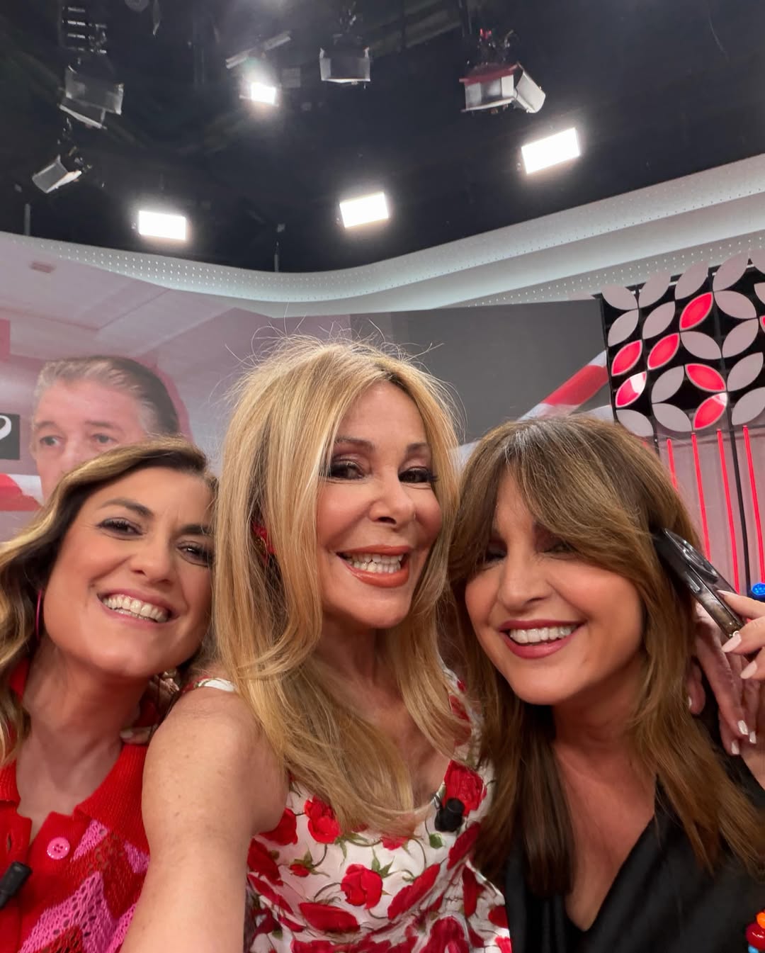 Ana Obregón durante su participación en el programa "Y ahora Sonsoles" de Antena 3 junto a otros invitados | Fuente: Instagram/ana_obregon_oficial