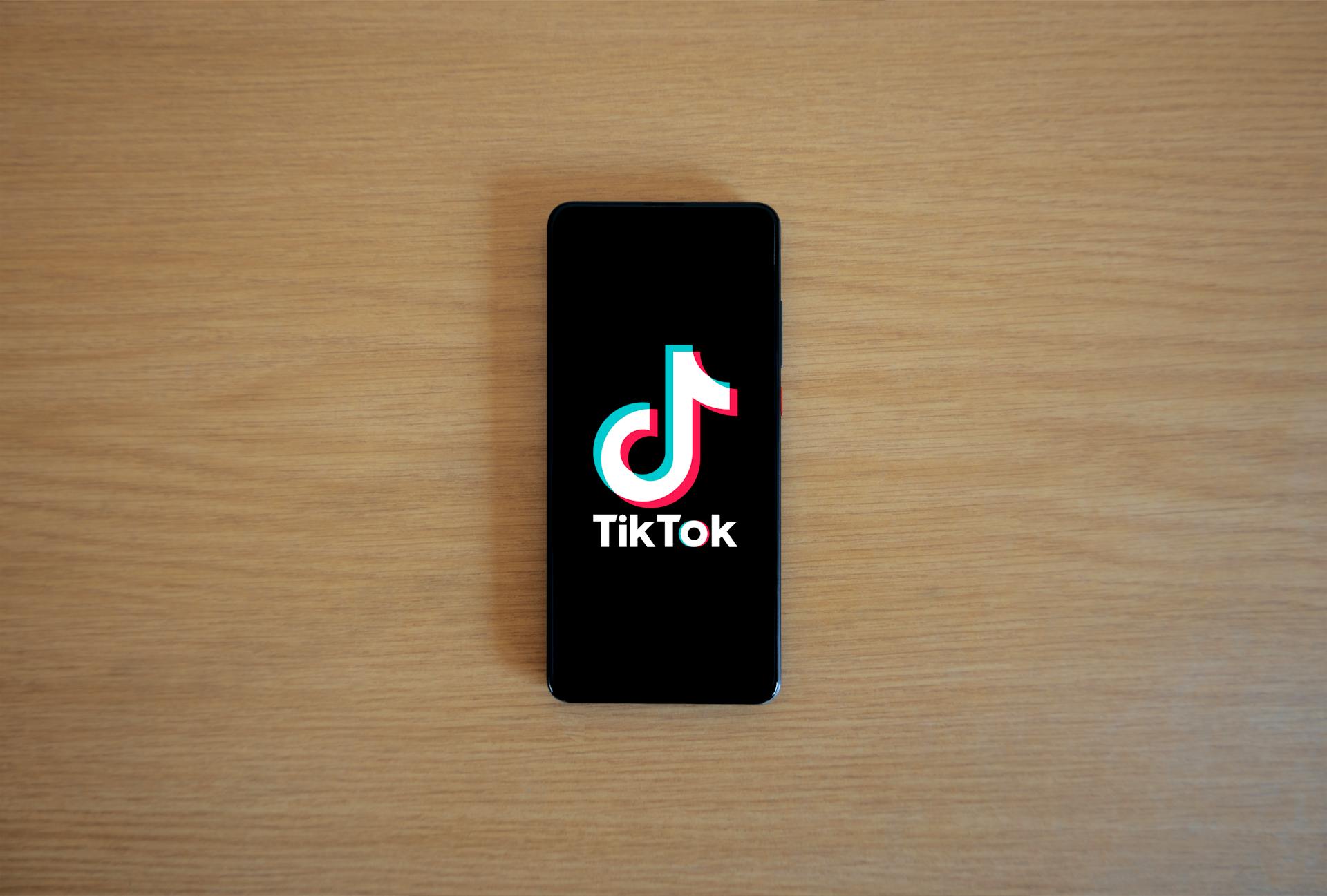 La aplicación TikTok en un teléfono móvil | Fuente: Pexels