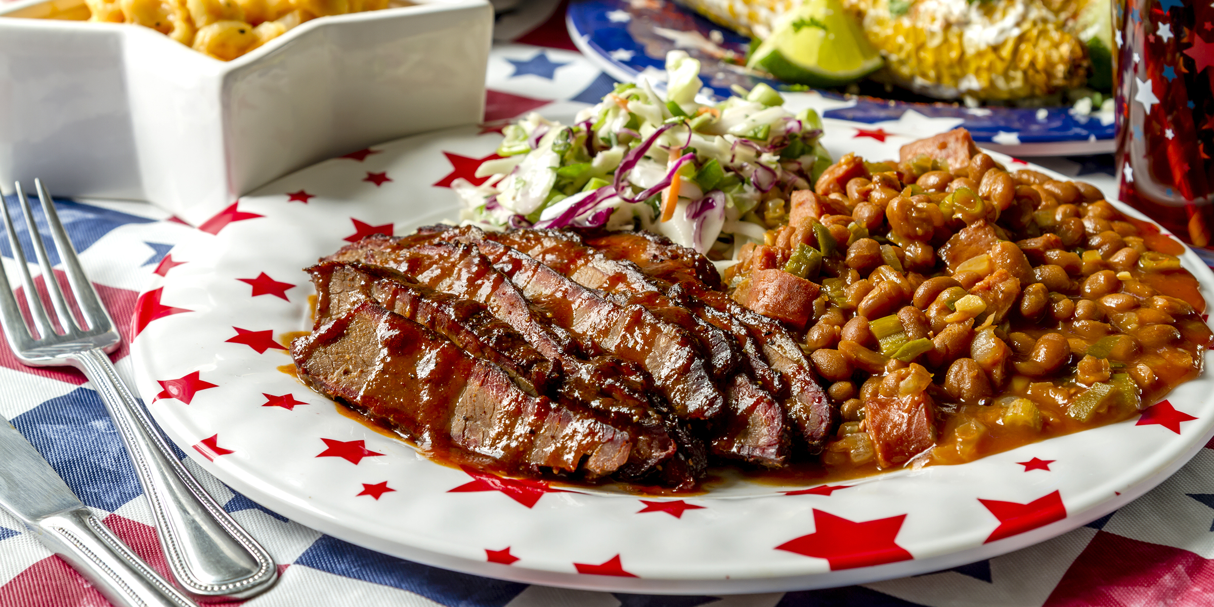 Un plato de comida para las celebraciones del 4 de julio | Fuente: Shutterstock