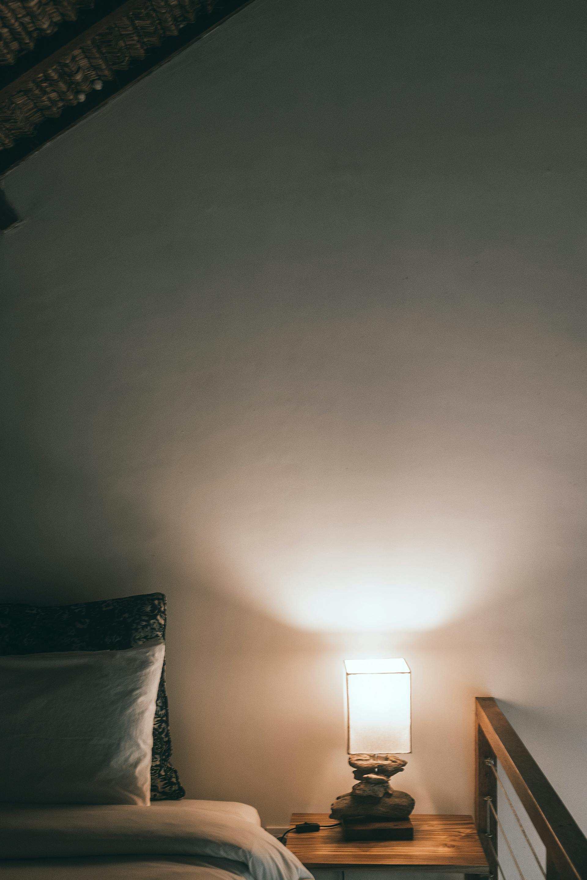 Una cama en un dormitorio | Fuente: Pexels