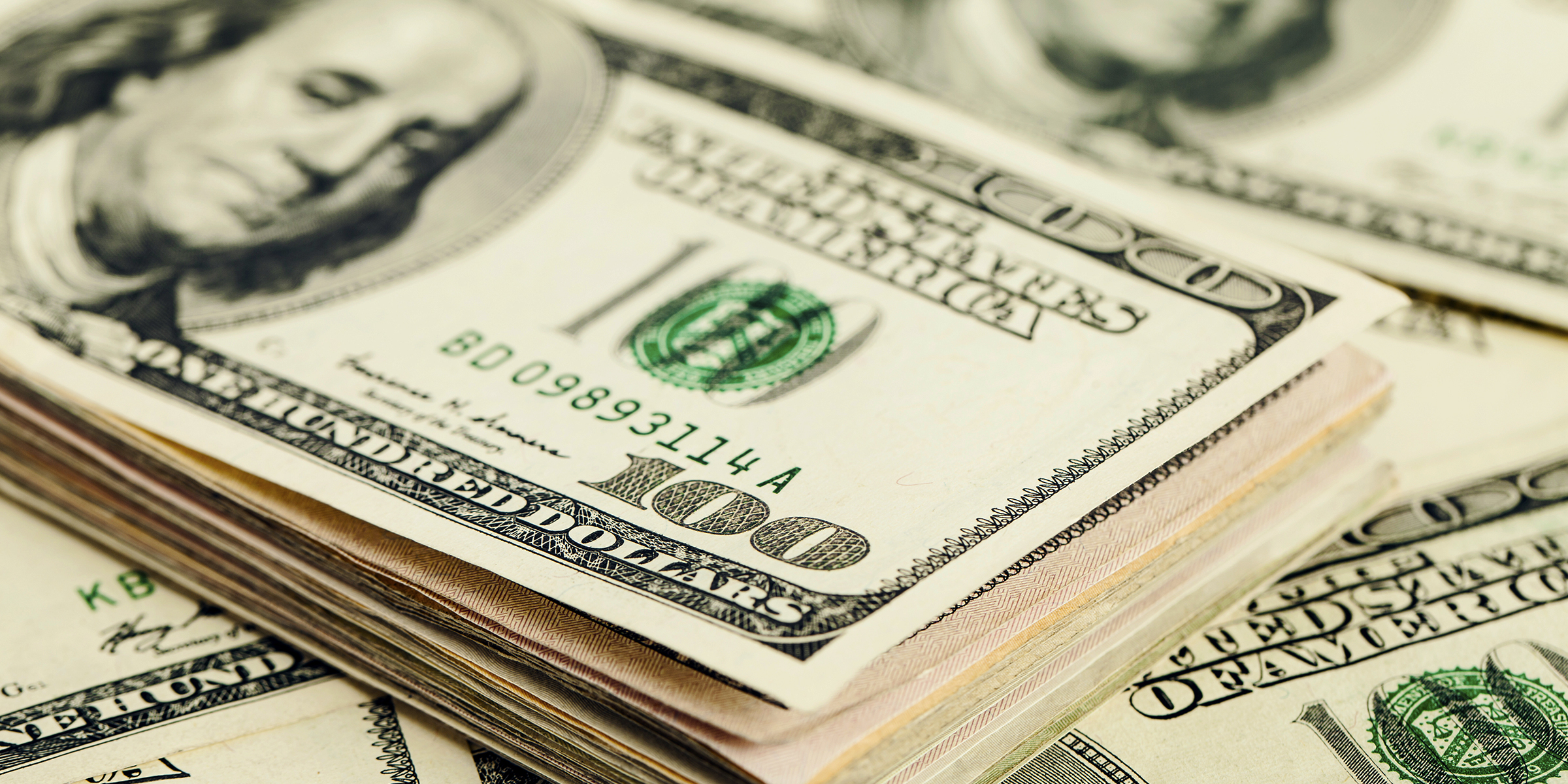 Fajos de dinero | Fuente: Shutterstock