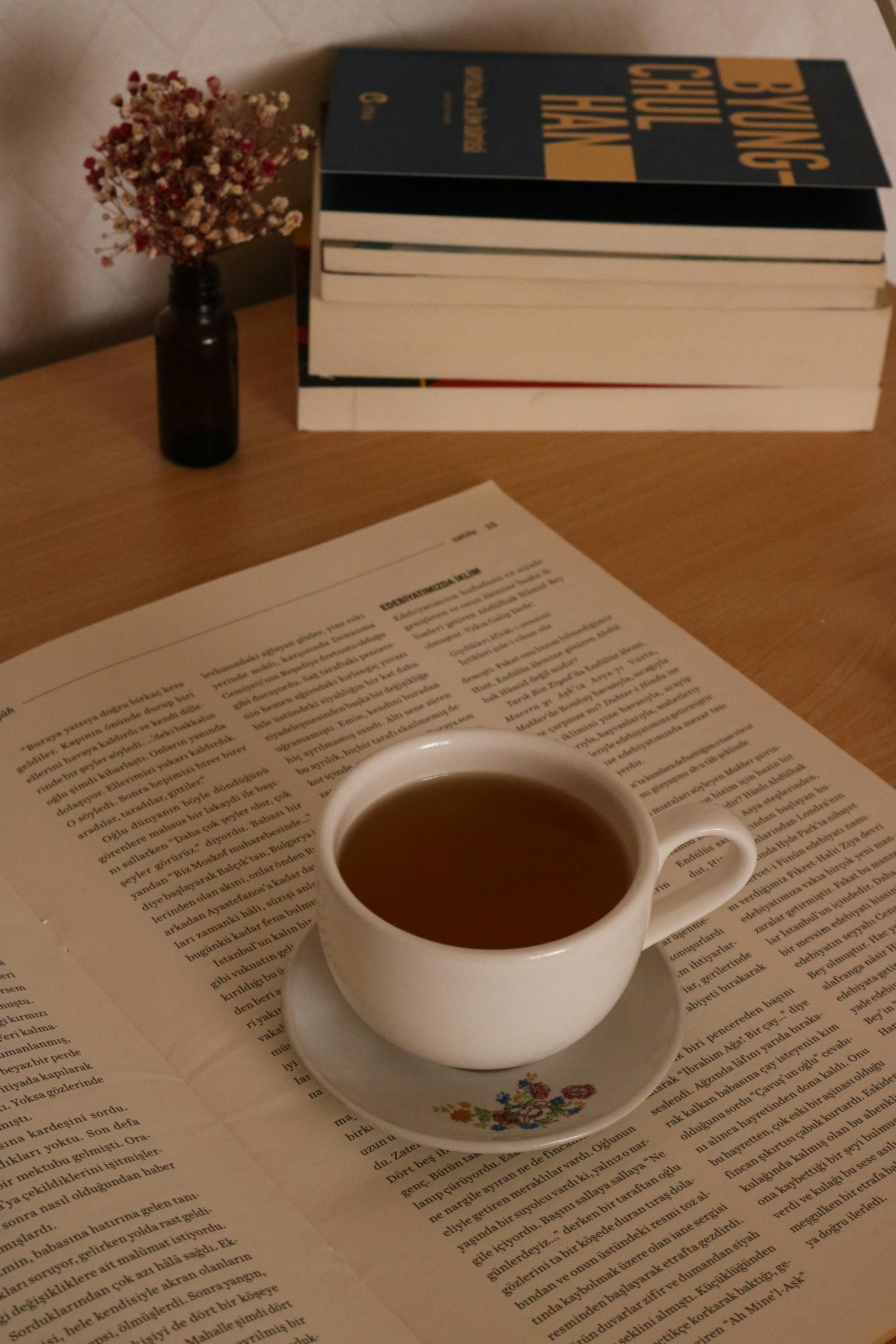 Una taza de té sobre una mesa | Fuente: Pexels