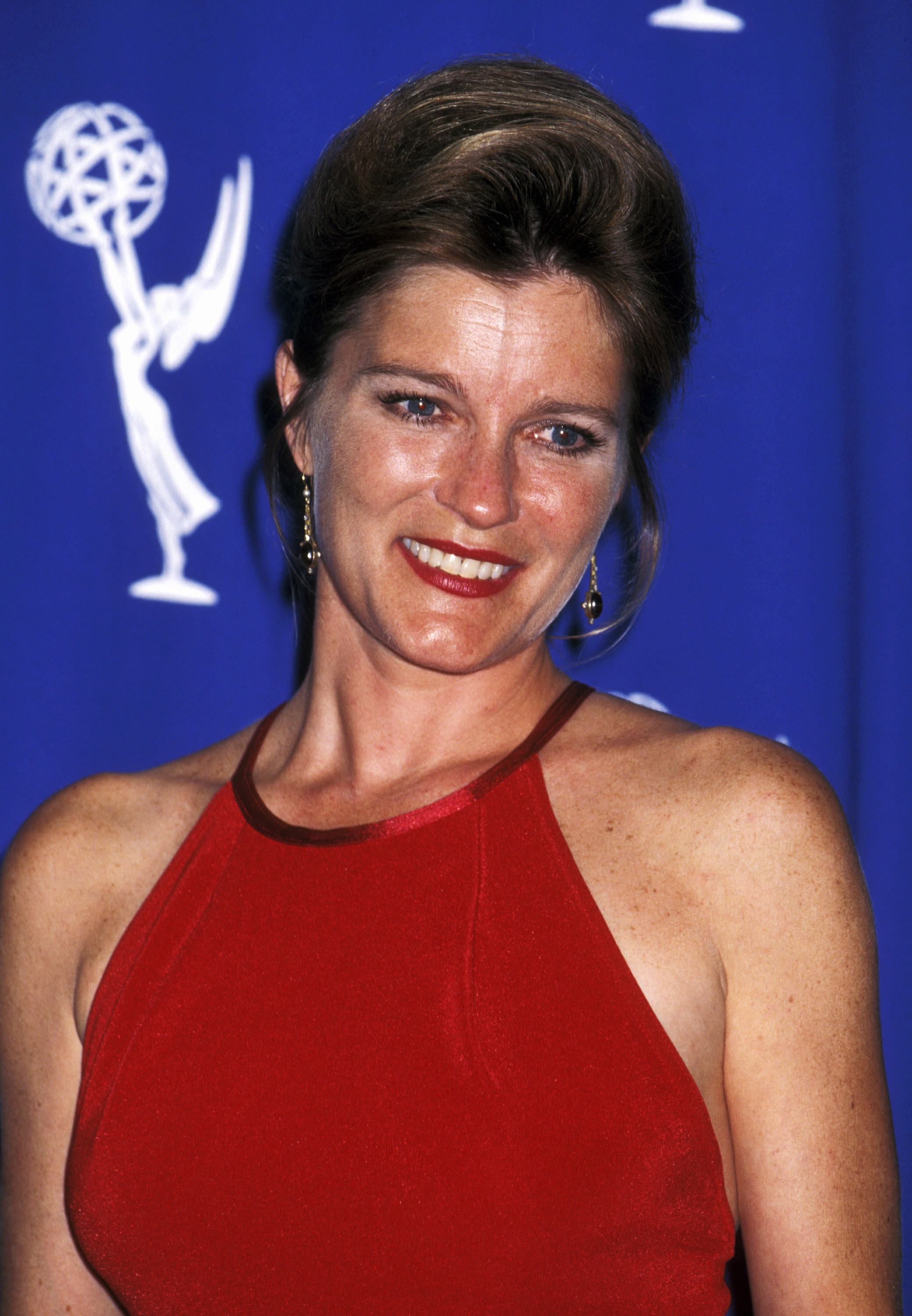 Una actriz asiste a la 48.ª edición de los Premios Emmy el 8 de septiembre de 1996 | Fuente: Getty Images