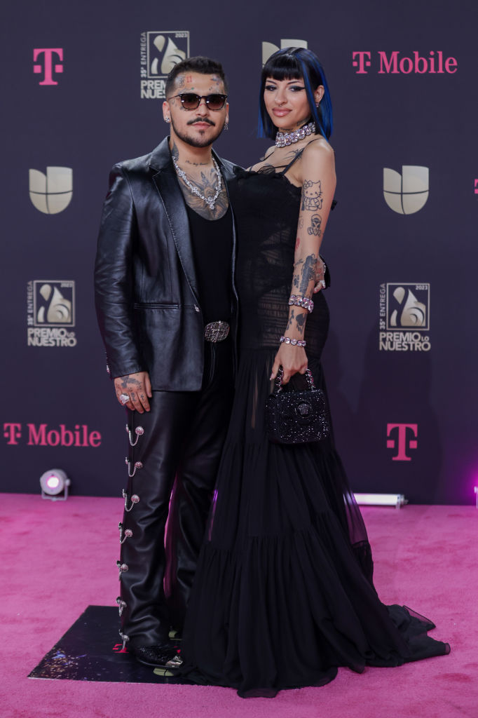 Christian Nodal y Julieta Emilia Cazzuchelli asisten a la 35ª edición de Premio Lo Nuestro en el Miami-Dade Arena el 23 de febrero de 2023 en Miami, Florida. | Foto: Getty Images