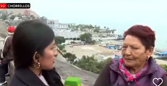 La abuela comentando mientras es entrevistada sobre la alerta de tsunami | Fuente: x/@AlertaMundoNews