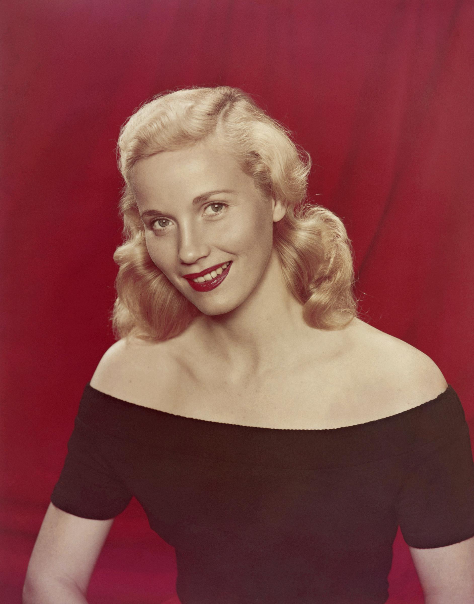 La actriz fotografiada en un retrato publicitario el 1 de enero de 1956 | Fuente: Getty Images