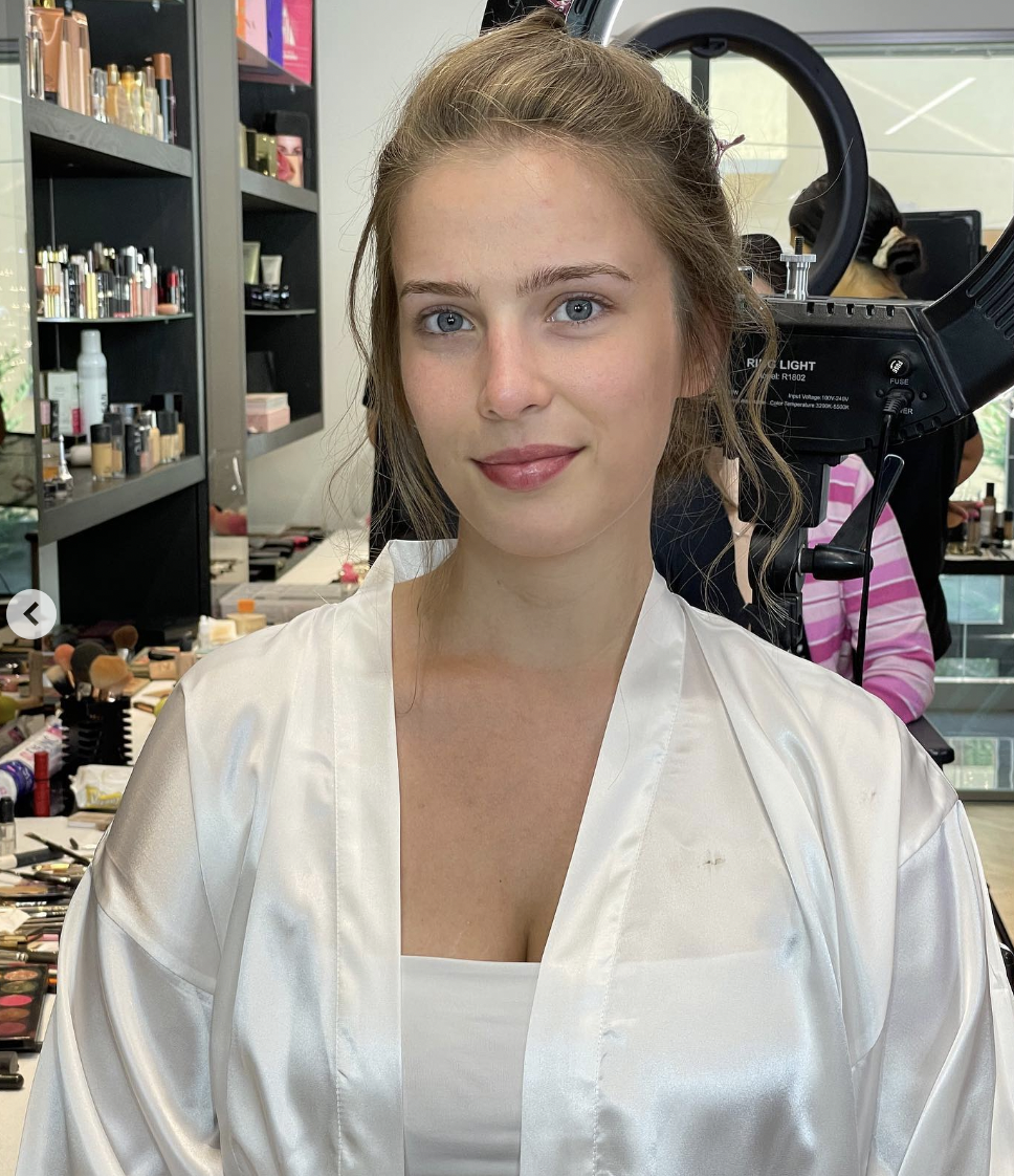 La novia antes de maquillarse | Fuente: Instagram/arber_bytyqi_mua