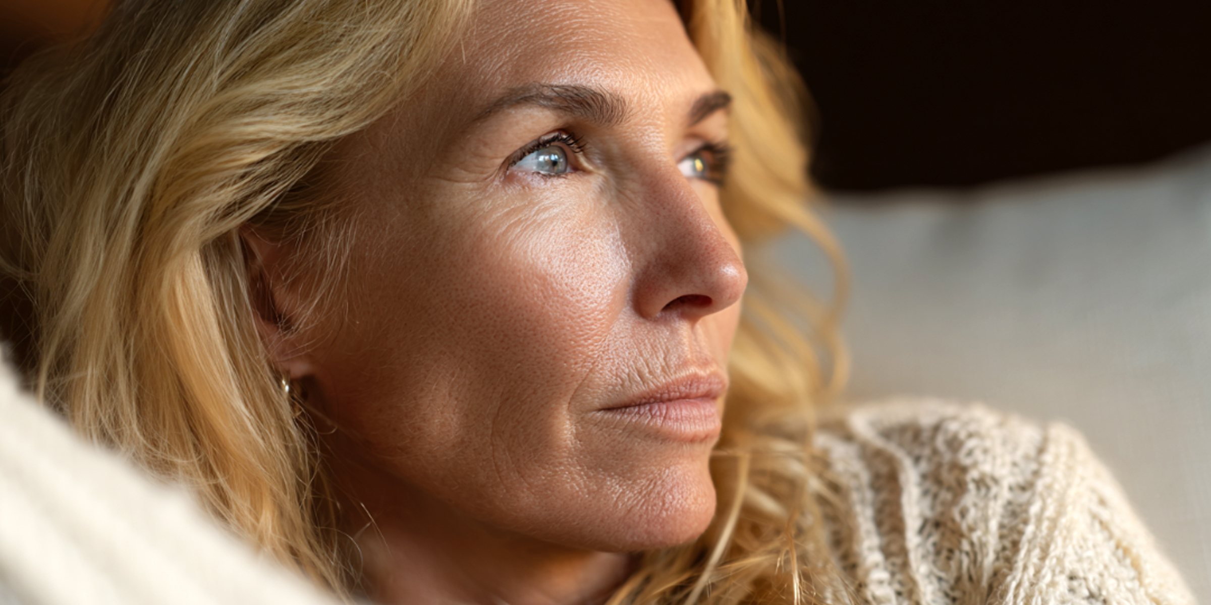 Una mujer reflexiva | Fuente: The Celebritist