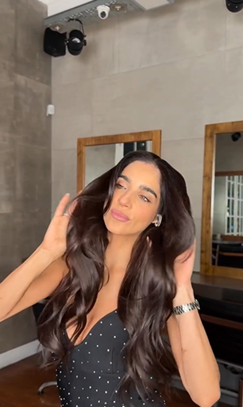 Gabriela Sari mostrando su nuevo look | Fuente: Instagram/gabrielasari