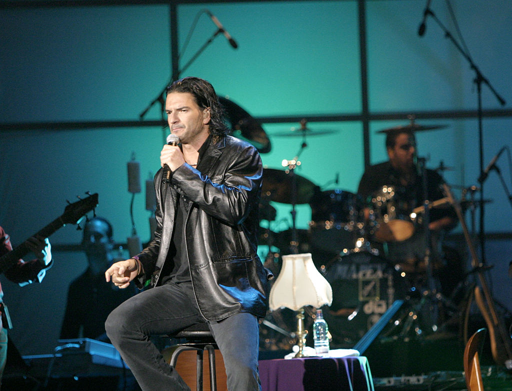 Ricardo Arjona en concierto en 2003. | Foto: Getty Images