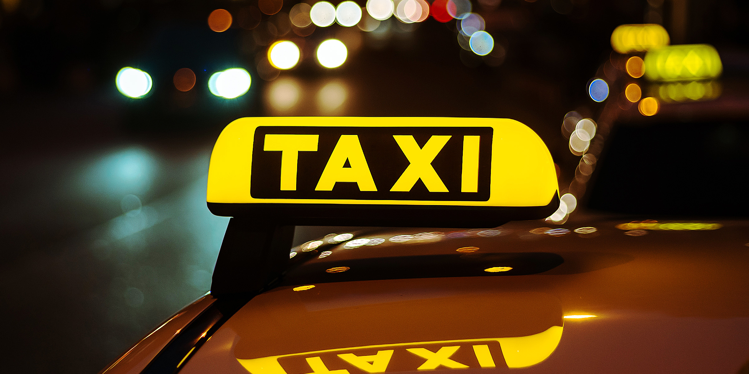 Copete sobre un taxi | Fuente: Freepik
