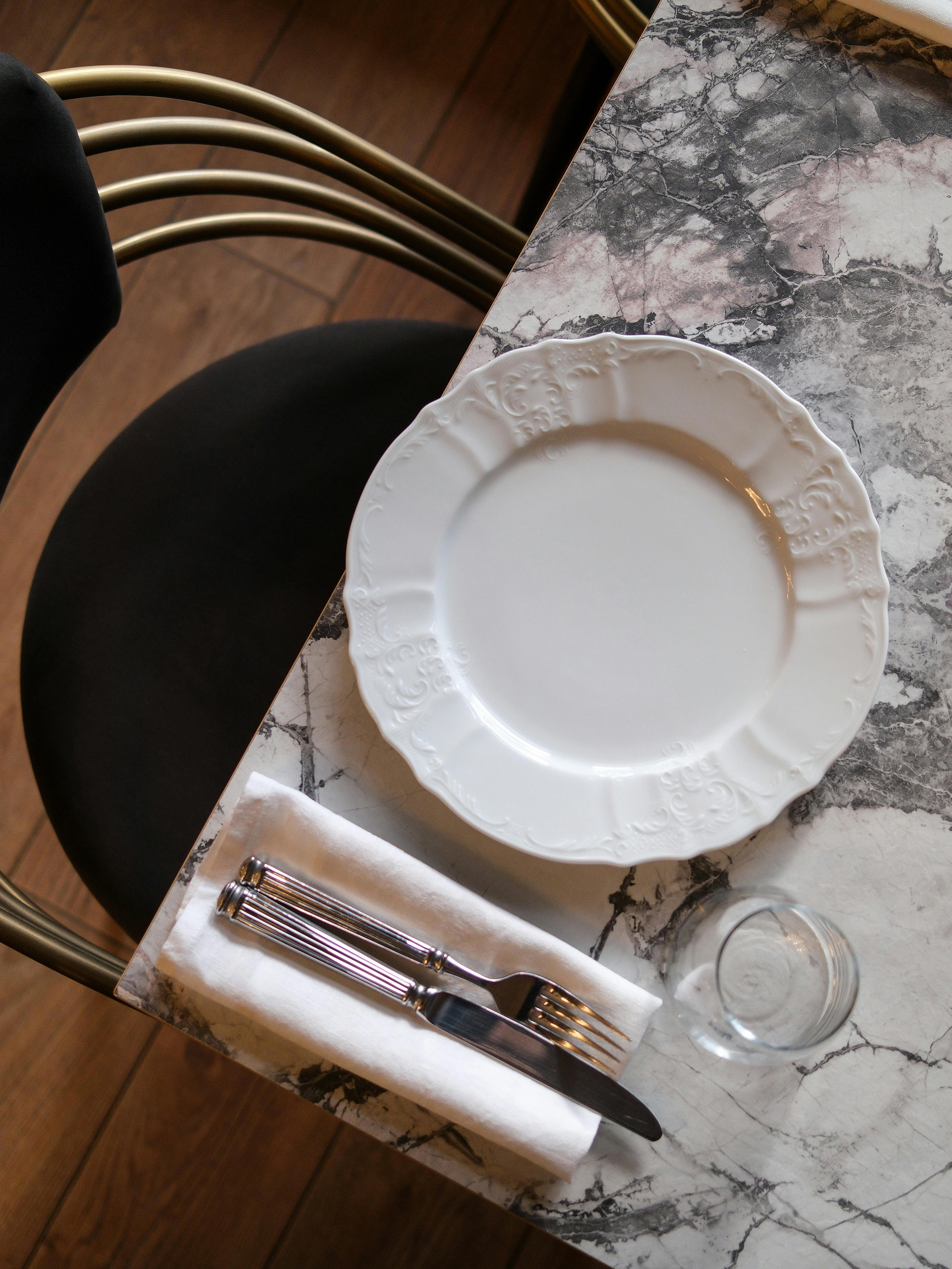 Una mesa en un restaurante | Fuente: Pexels