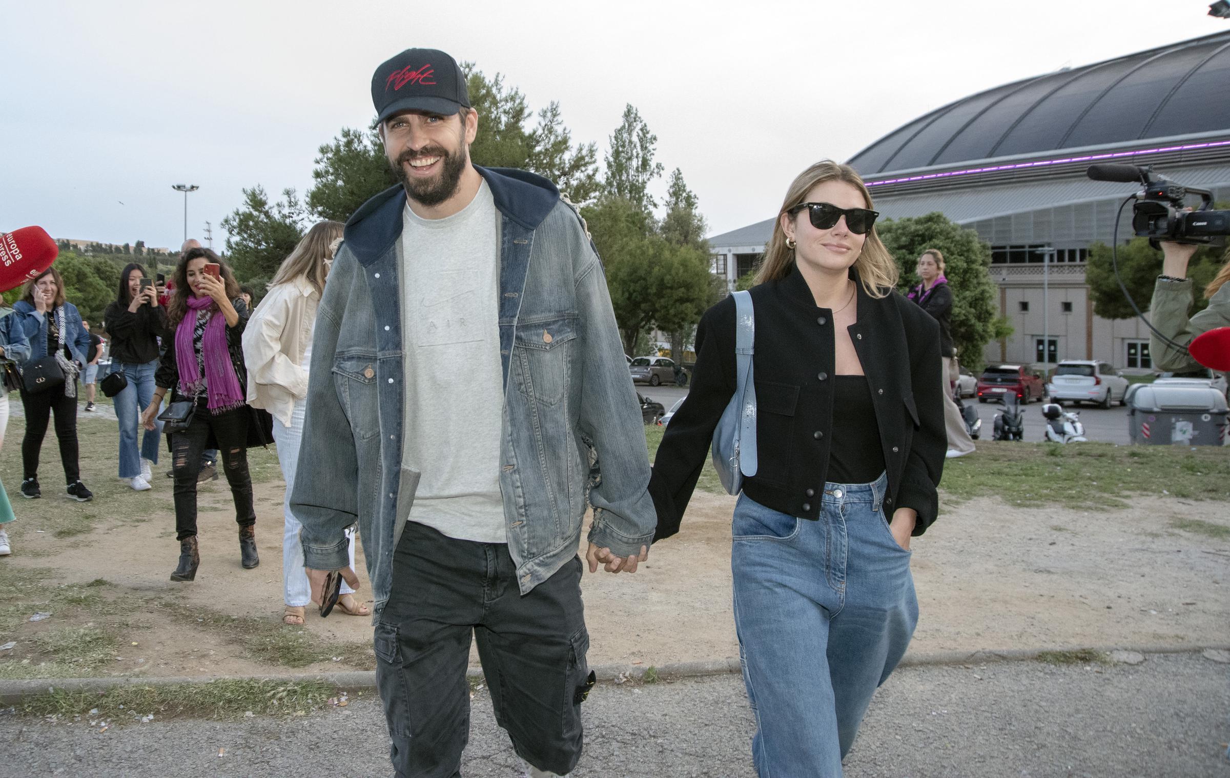Gerard Piqué y Clara Chía llegan al Estadio Olímpico de Montjuic para asistir al concierto de Coldplay el 28 de mayo de 2023, en Barcelona (Cataluña, España). | Fuente: Getty Images