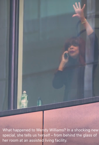 Wendy Williams de pie junto a una ventana de cristal con la mano apoyada en ella | Fuente: Facebook/TMZ