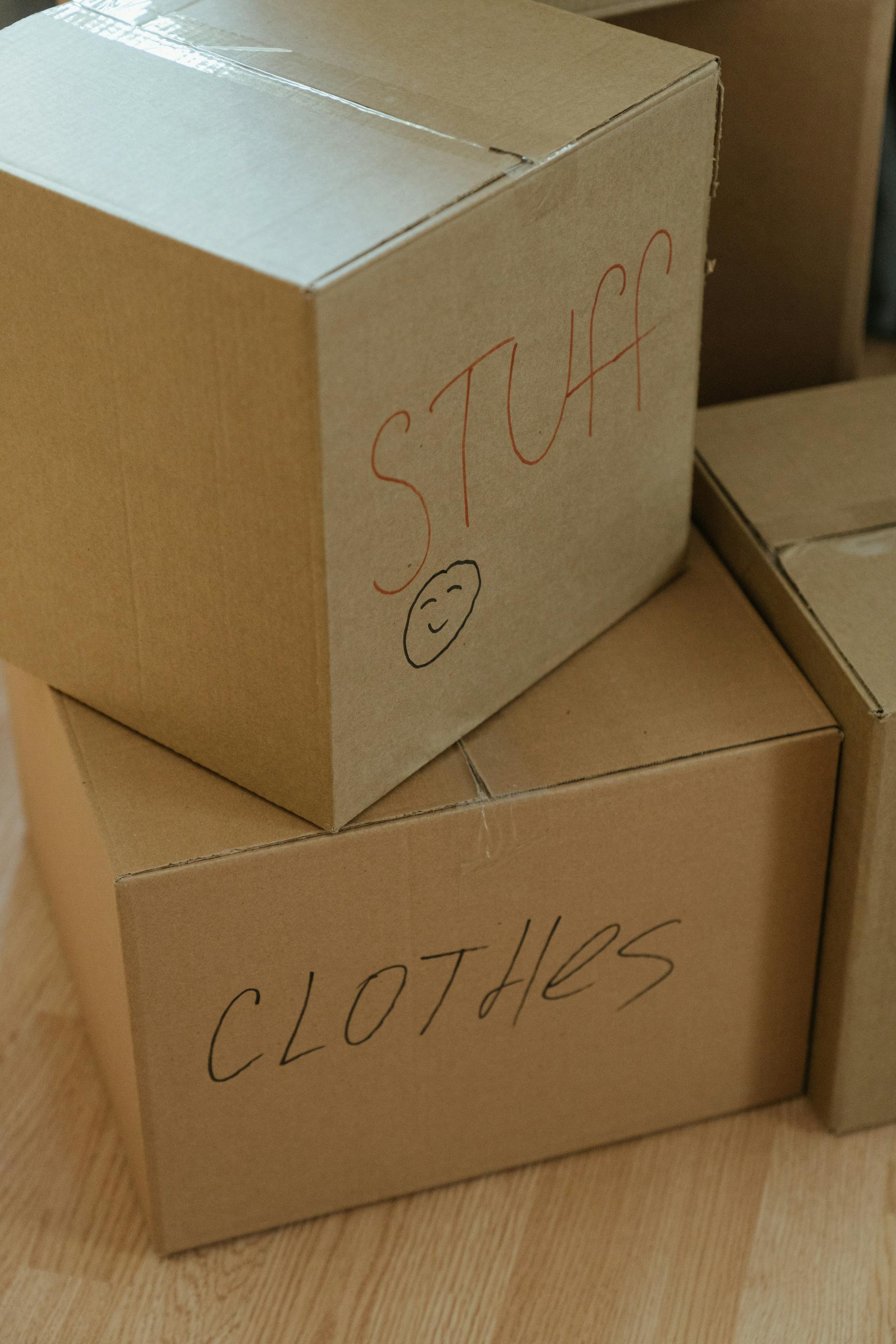Cajas etiquetadas | Fuente: Pexels