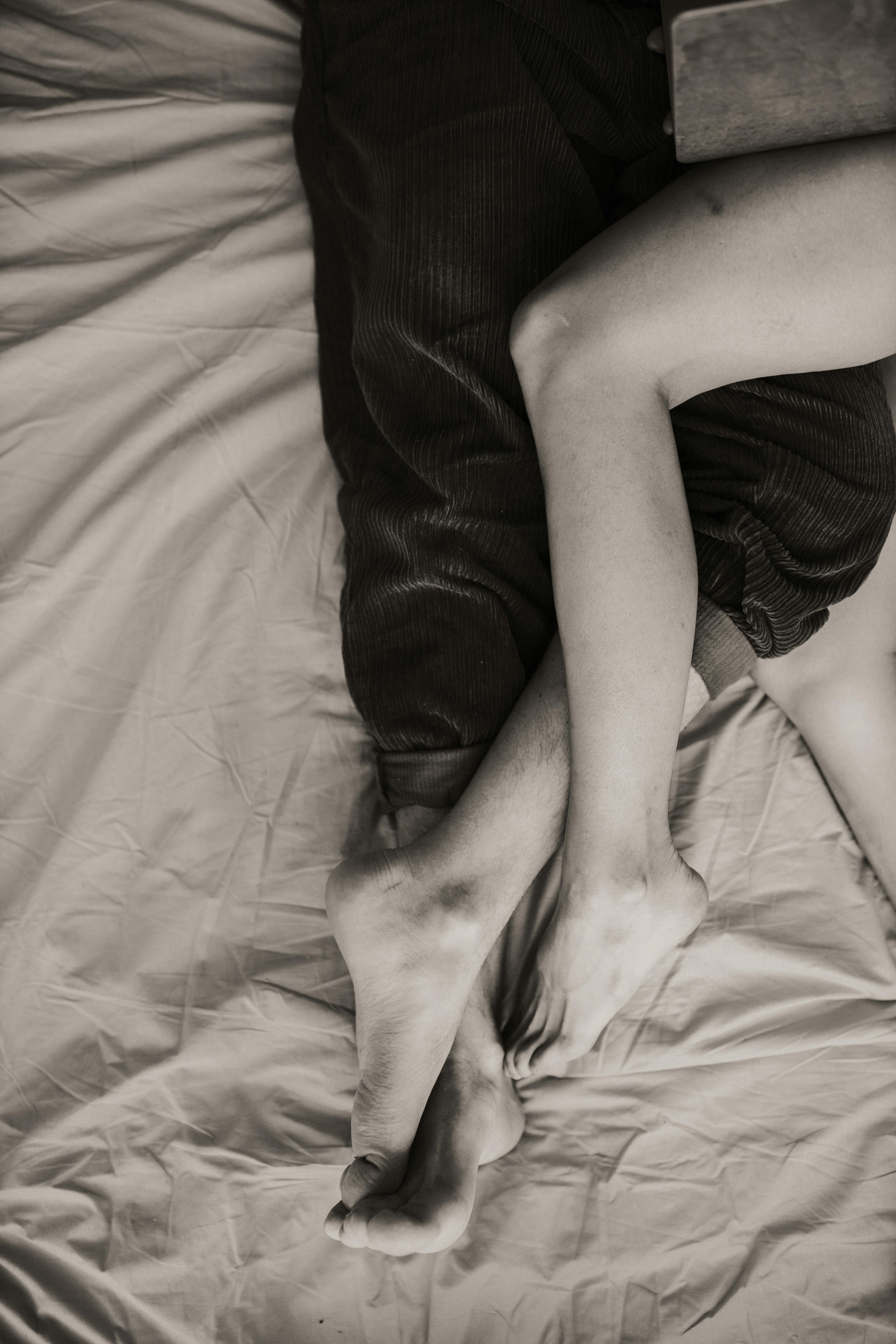 Una pareja en la cama | Fuente: Pexels