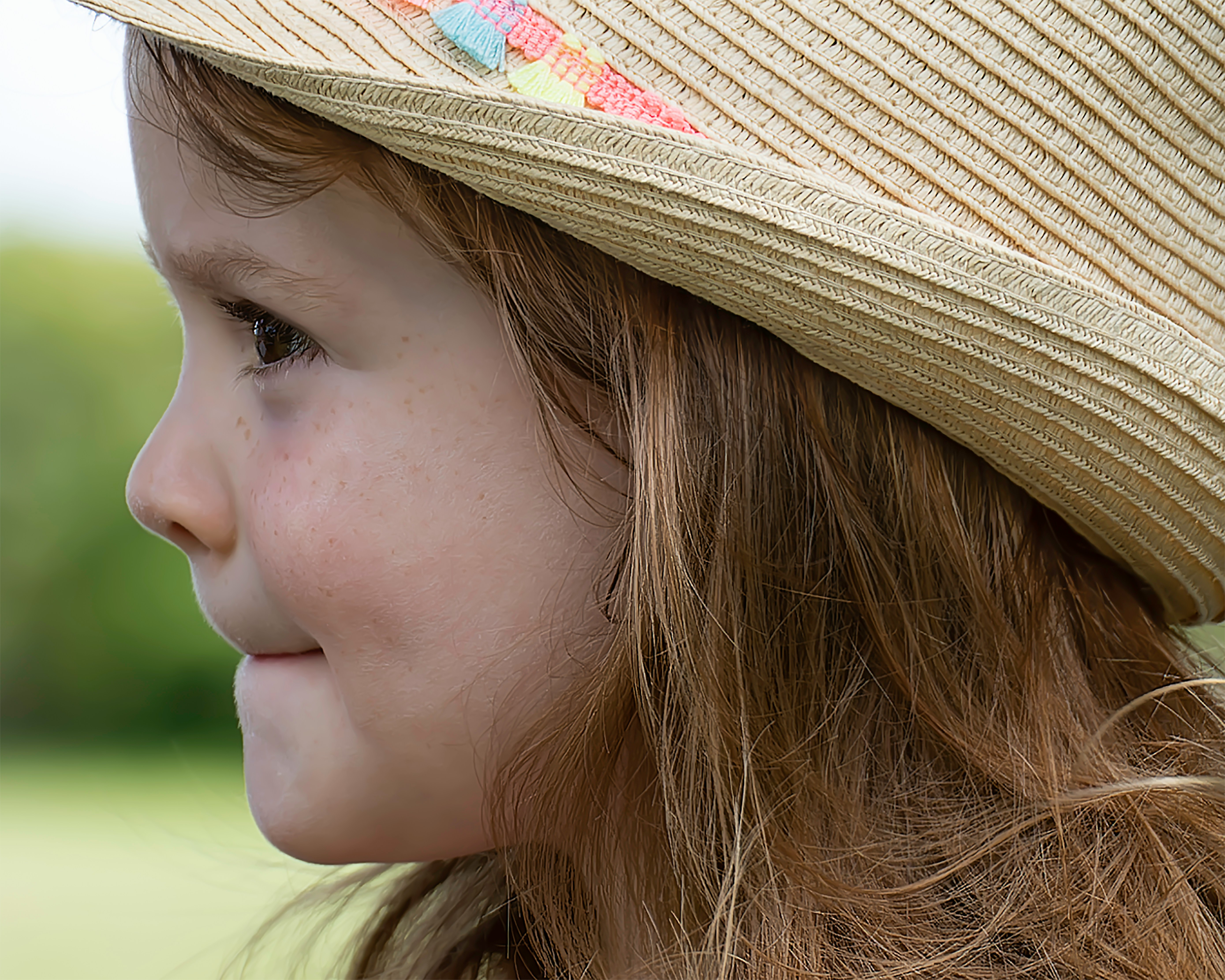 Perfil lateral de una niña | Fuente: Unsplash