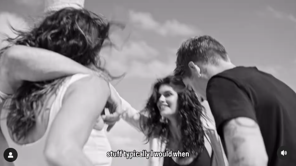 Cindy Crawford, Rande, Kaia y Presley Gerber divirtiéndose al sol. | Fuente: Instagram/vuoriclothing