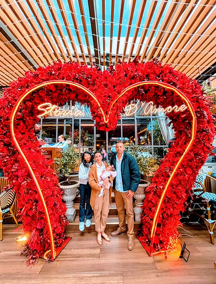 El capitán Francisco Javier Merchán Granados junto a su esposa, la mayor Adriana Pinzón y sus hijas, Luciana, de nueve años, y Gabriela, de seis meses | Fuente: TikTok/francisco.merchn