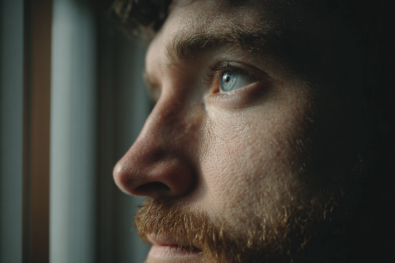 Primer plano de la cara de un hombre | Fuente: Midjourney