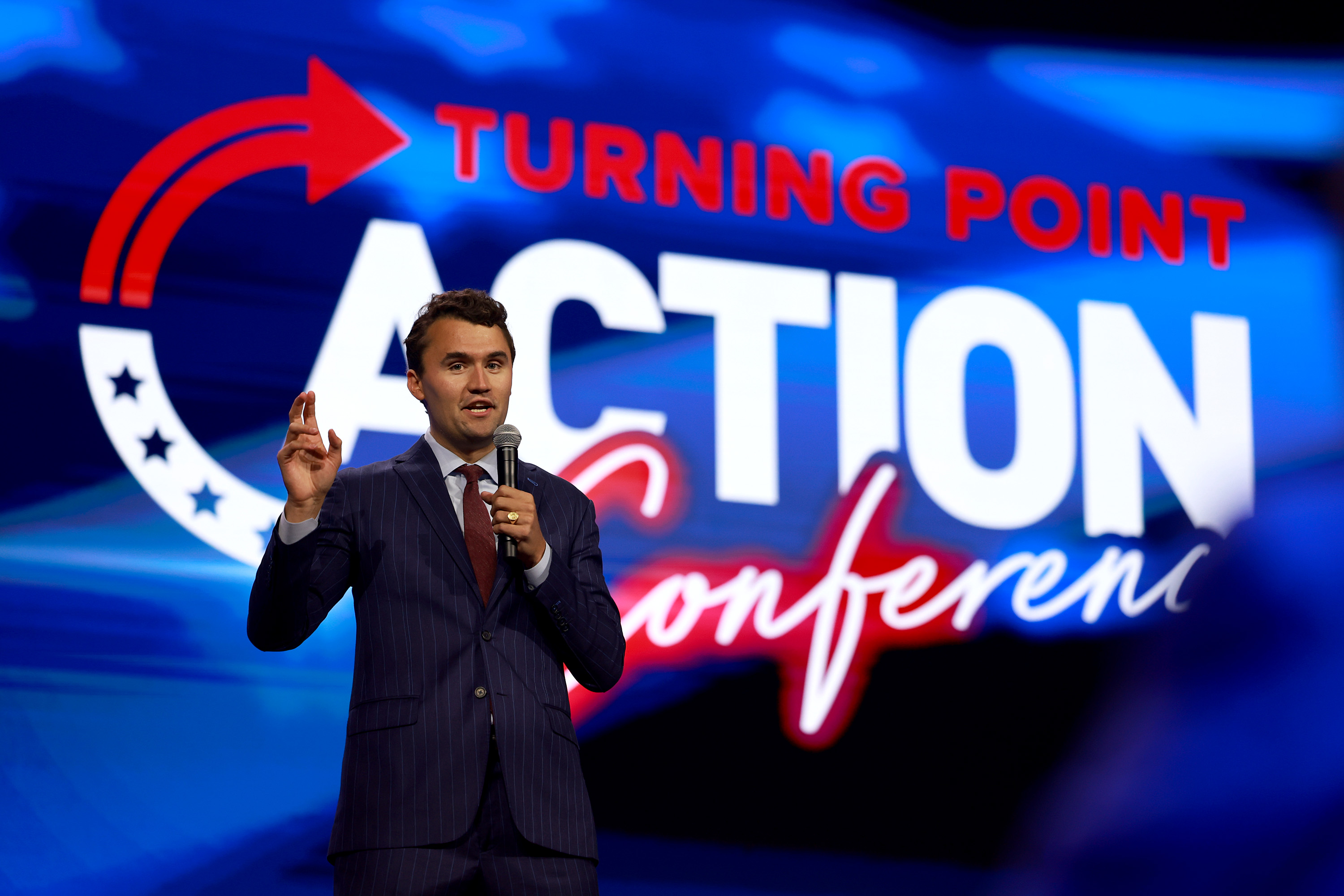 Charlie Kirk, fundador y director ejecutivo de Turning Point USA, habla en la inauguración de la conferencia Turning Point Action el 15 de julio de 2023 en West Palm Beach, Florida. | Fuente: Getty Images