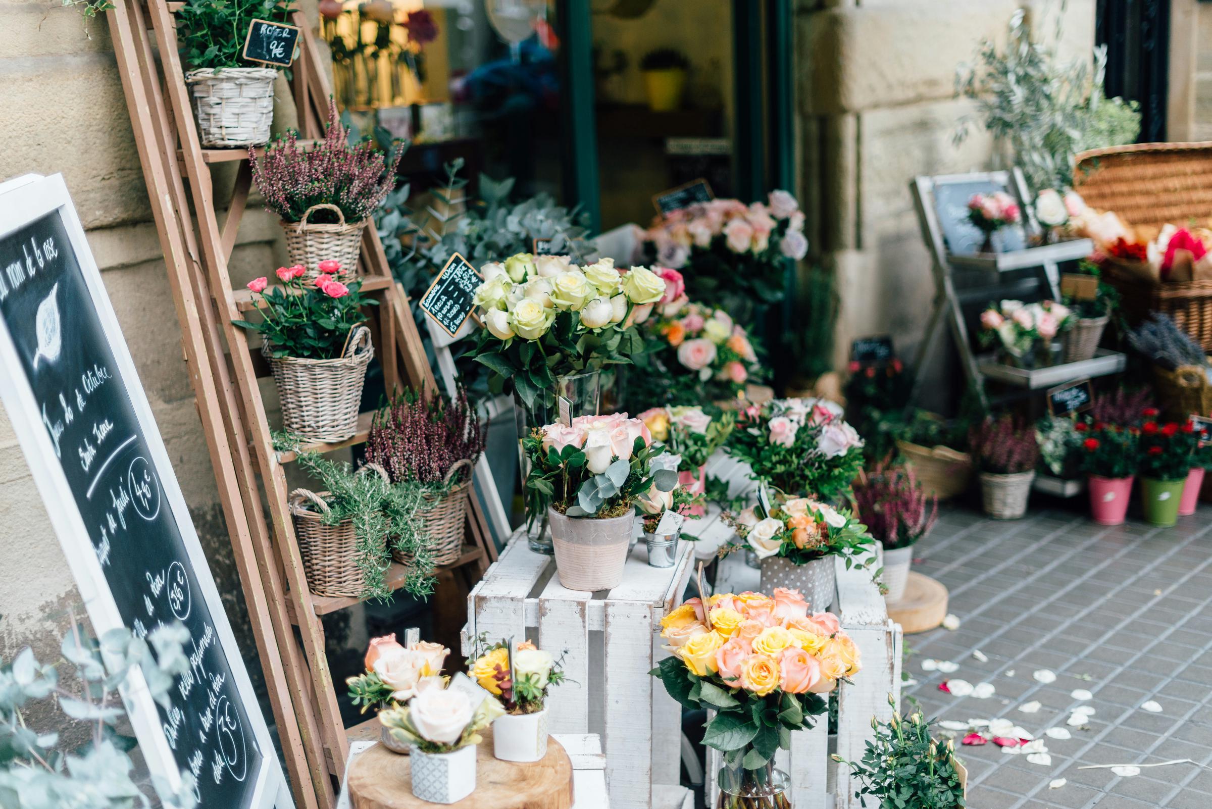 Ramos en una floristería | Fuente: Unsplash