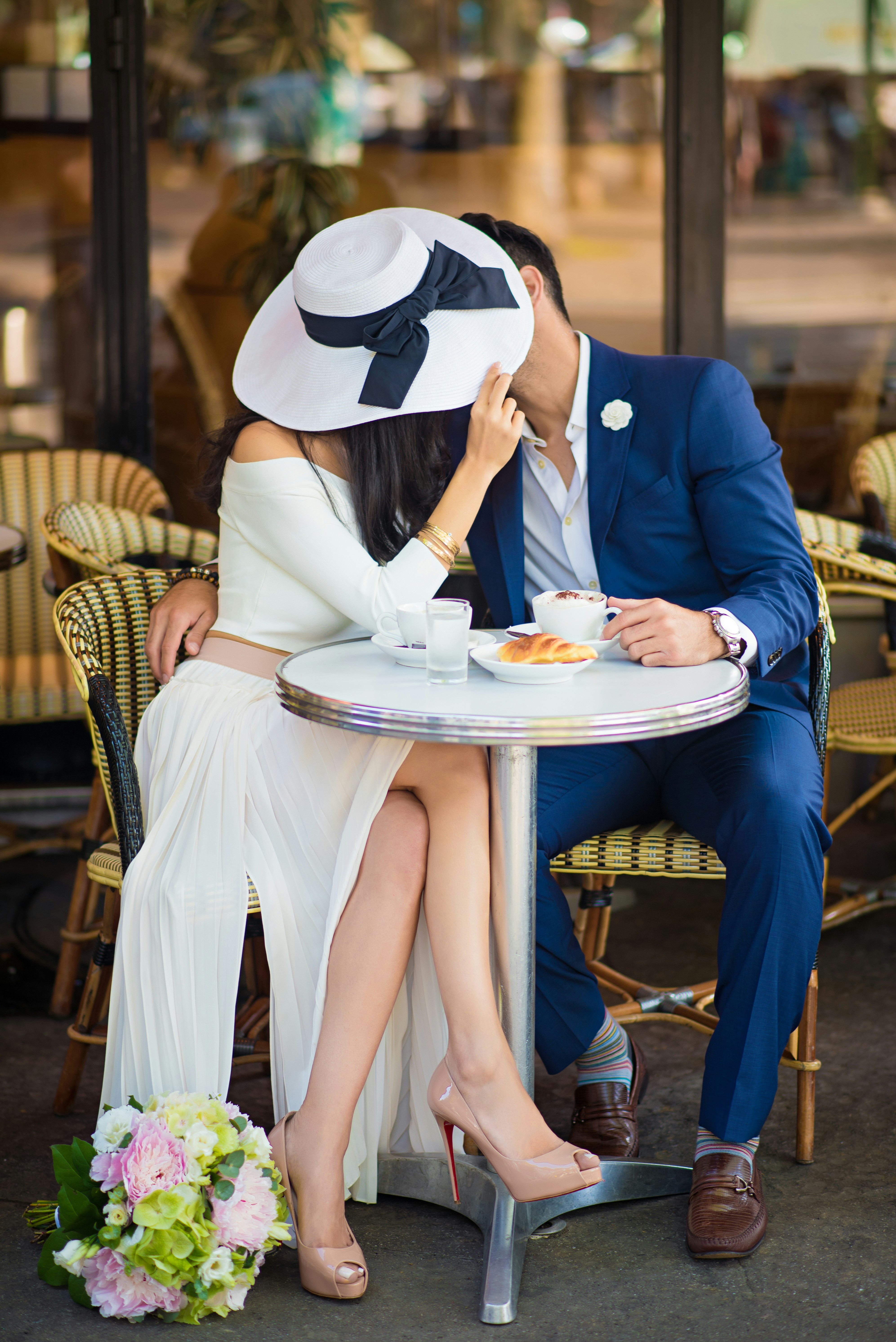 Una pareja comiendo en un restaurante | Fuente: Unsplash