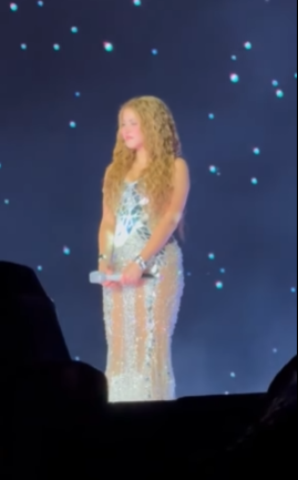 Shakira sobre el escenario en Querétaro | Fuente: X/decidiprenderme