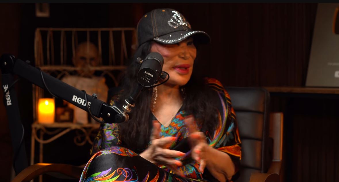 Lyn May en el podcast "Experiencias Perturbadoras" | Fuente: Youtube.com/CreepypastasEverywhere