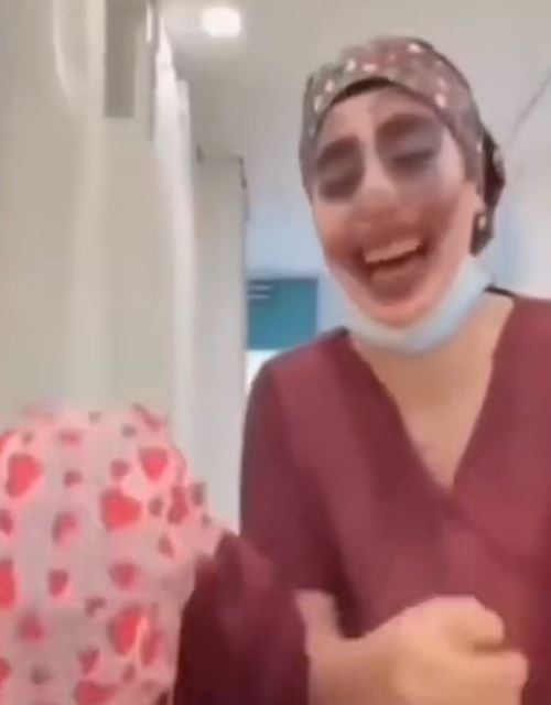 Las dos médicas riéndose | Fuente: Instagram/postaedomex