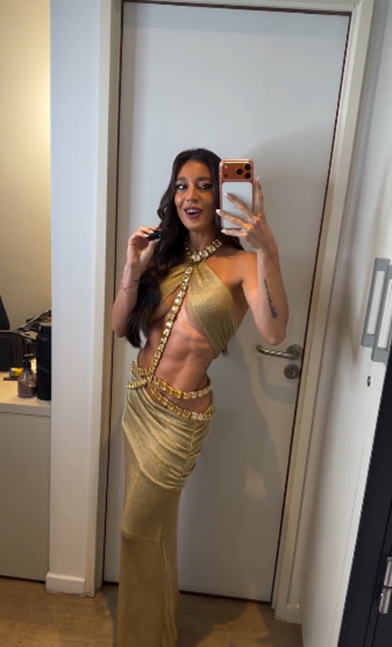 Sol Pérez mostrando su look para estreno de "Gran Hermano: Generación Dorada" | Fuente: Instagram/lasobrideperez